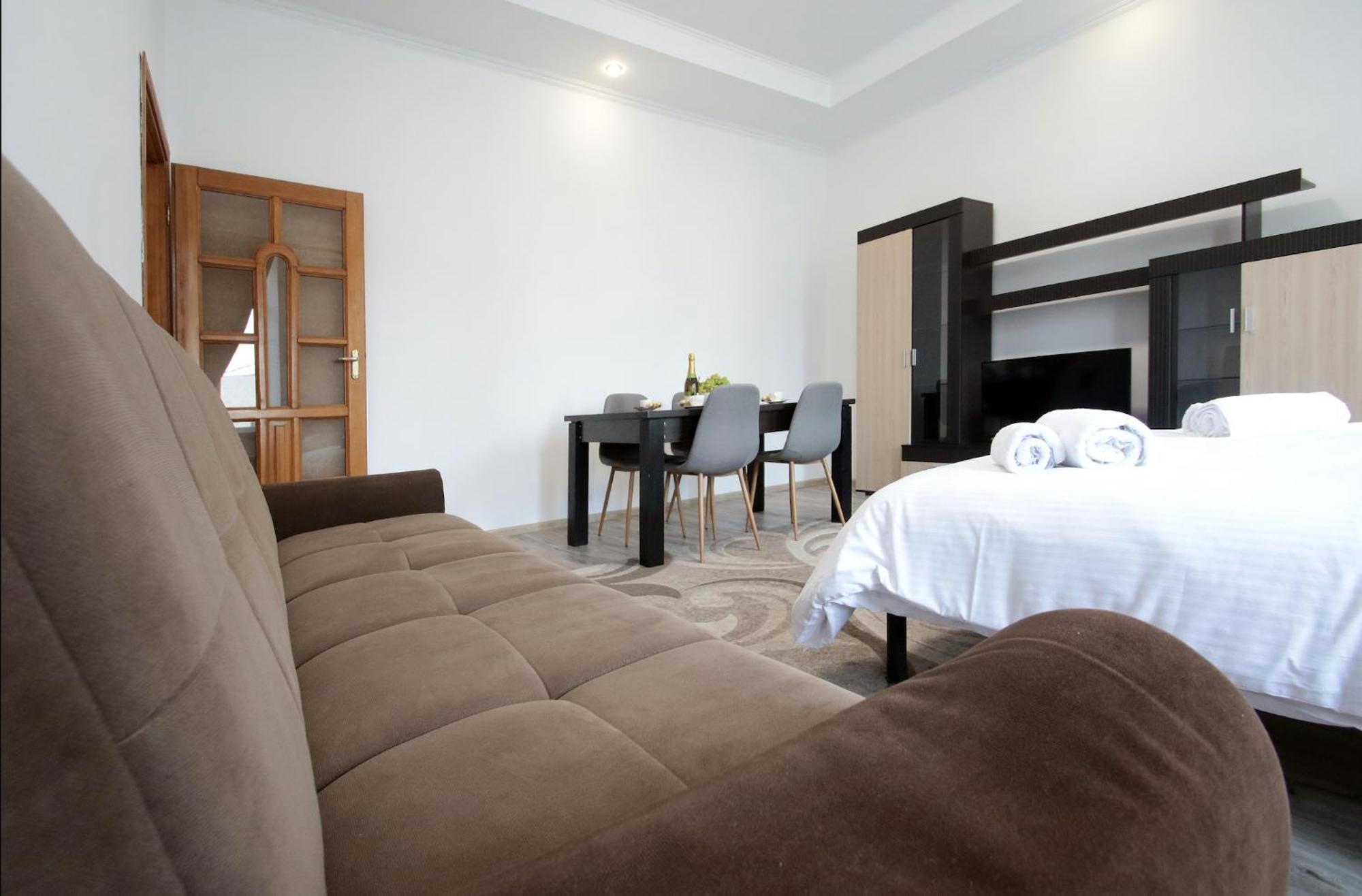 "Deluxe Apartments" K 44 - 1225 ลวีฟ ภายนอก รูปภาพ